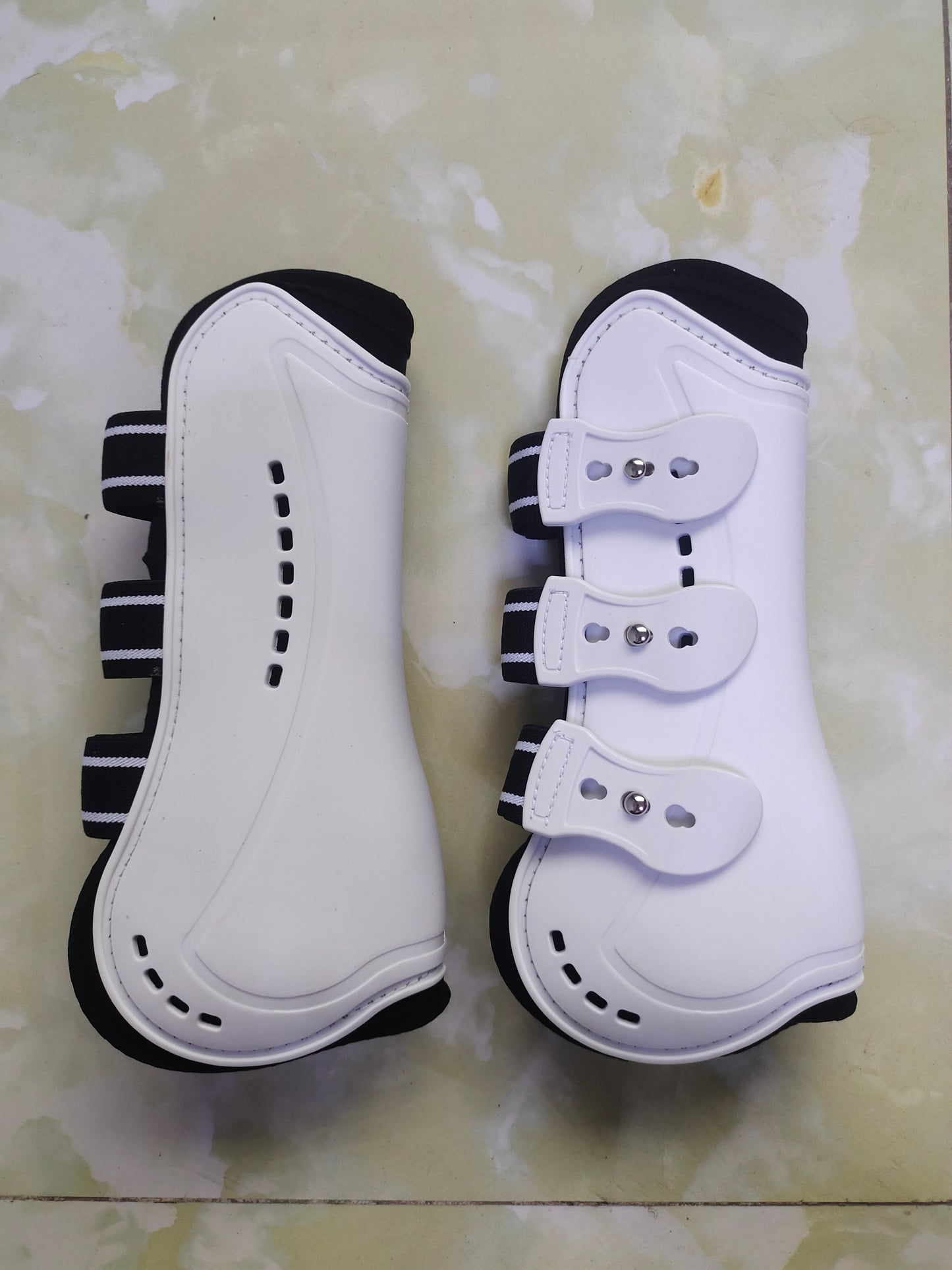 ADJUSTABLE HORSE TENDON BOOTS BLACK OR WHITE